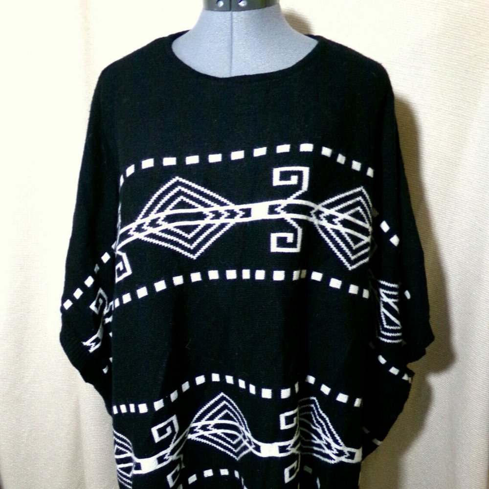 FOREVER21 Shawl Sweater Pullover S/M Black White Southwestern Aztec print SOFT!
